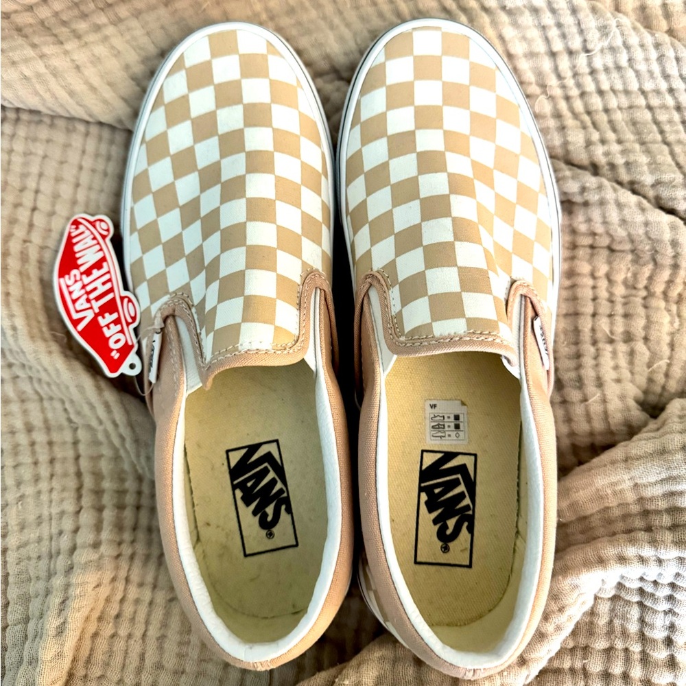 VANS SLIP ON SNEAKERS - BEIGE AND WHITE CHECKER - SIZE 9.5